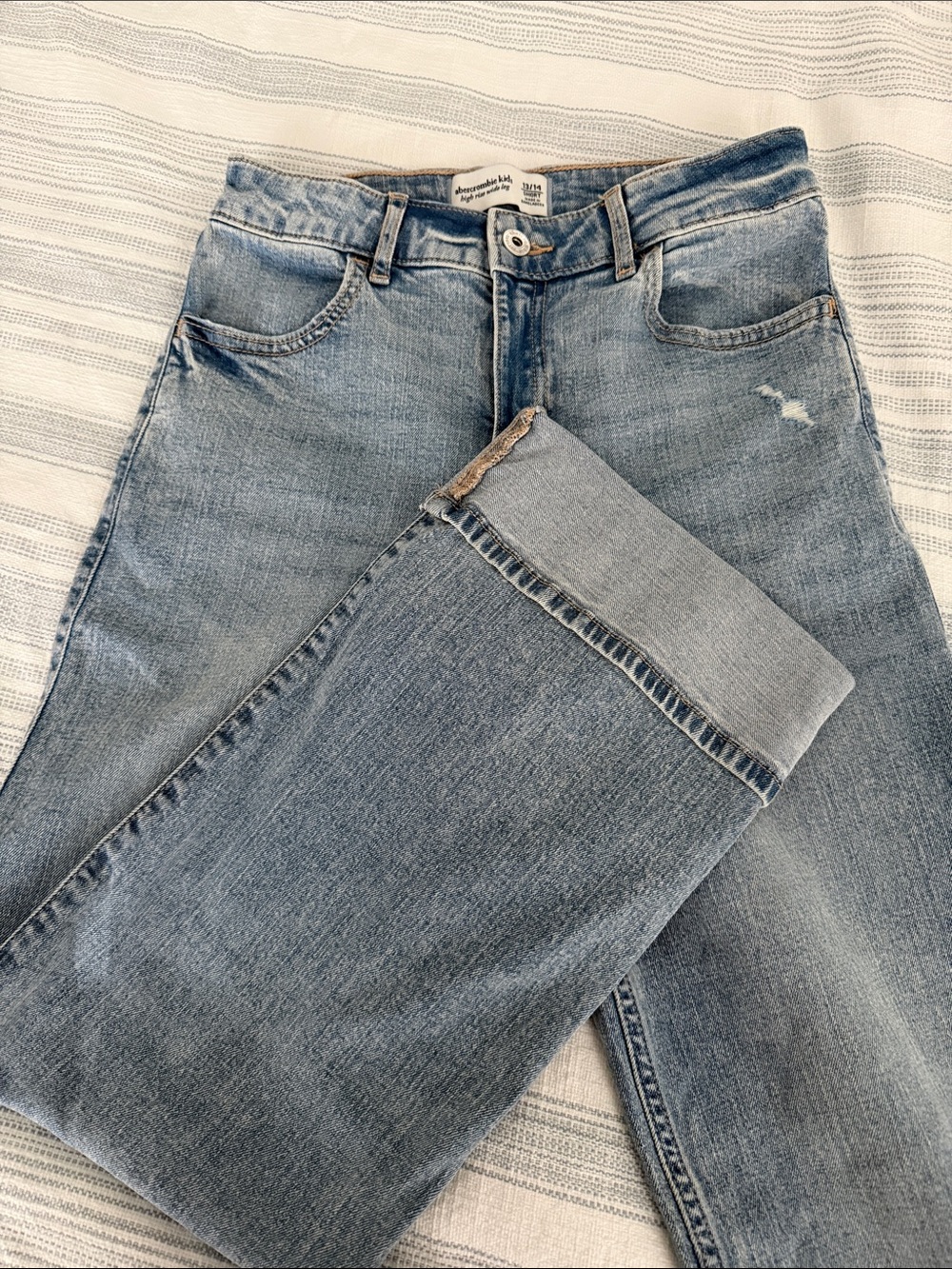 abercrombie kids Light Wash Straight-Leg Jeans